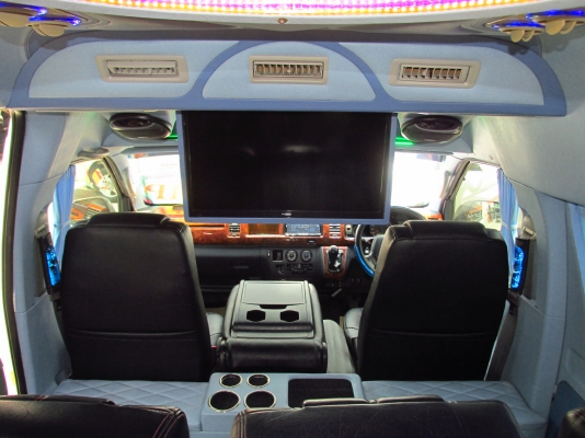 TOYOTA COMMUTER รถตู้มือสองCNG 07 เครื่อง 2700 แต่งเต็มแส สี เสียงครบ !!