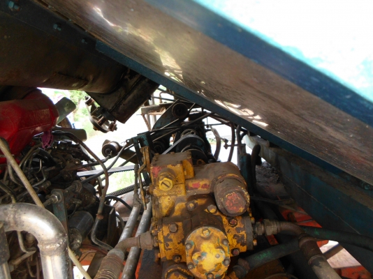 ขายรถเกี่ยว ส.ทวีเอ็นจิเนียริ่ง อุ้ม 2.5ตัน ตัวเดิน 12 เครื่องอีซูสุ205แรง ปั้มไดกิ้นคู่22 หน้าเกี่ยว 3ม.