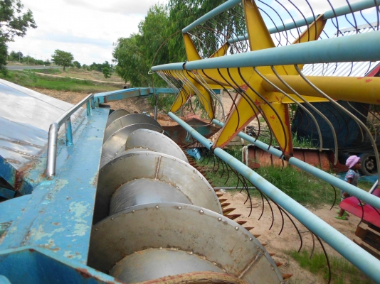 ขายรถเกี่ยว ส.ทวีเอ็นจิเนียริ่ง อุ้ม 2.5ตัน ตัวเดิน 12 เครื่องอีซูสุ205แรง ปั้มไดกิ้นคู่22 หน้าเกี่ยว 3ม.