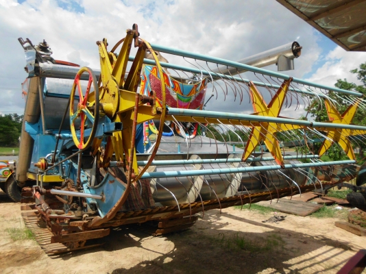 ขายรถเกี่ยว ส.ทวีเอ็นจิเนียริ่ง อุ้ม 2.5ตัน ตัวเดิน 12 เครื่องอีซูสุ205แรง ปั้มไดกิ้นคู่22 หน้าเกี่ยว 3ม.