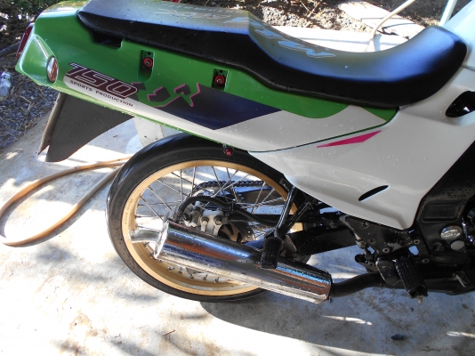 รถสวยสภาพดีเครื่องนี่มพร้อมใช้โชกน้าหลังดีเครื่องไม่ยื้ม