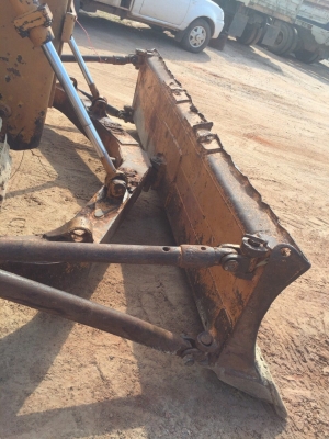 ขายรถแทรกเตอร์ KOMATSU D50A คราดน้ำมัน พร้อมใช้งาน สนใจโทร 081-970-1072