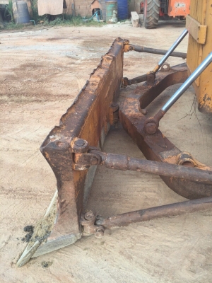 ขายรถแทรกเตอร์ KOMATSU D50A คราดน้ำมัน พร้อมใช้งาน สนใจโทร 081-970-1072
