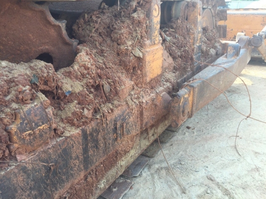 ขายรถแทรกเตอร์ KOMATSU D50A คราดน้ำมัน พร้อมใช้งาน สนใจโทร 081-970-1072