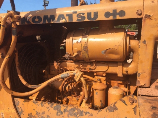 ขายรถแทรกเตอร์ KOMATSU D50A คราดน้ำมัน พร้อมใช้งาน สนใจโทร 081-970-1072