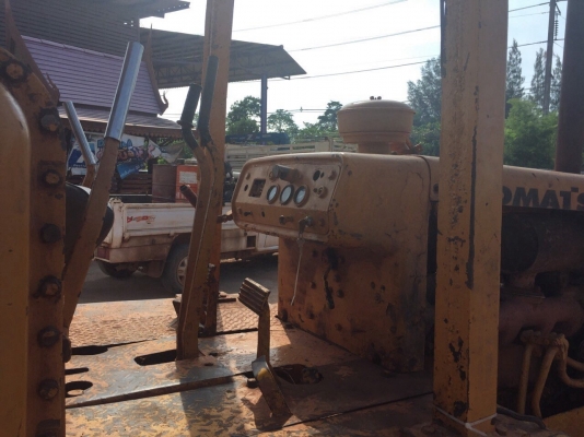 ขายรถแทรกเตอร์ KOMATSU D50A คราดน้ำมัน พร้อมใช้งาน สนใจโทร 081-970-1072