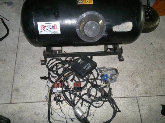 ขายชุดแก๊สหัวฉีด 4 สูบ พร้อมถัง