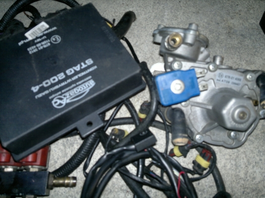 ขายชุดแก๊สหัวฉีด 4 สูบ พร้อมถัง