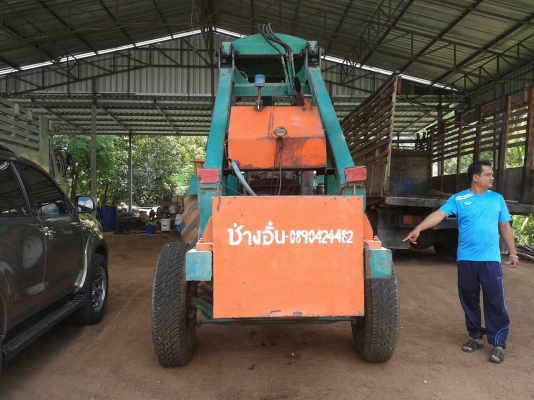 ขายรถคีบอ้อย ติดรถไถฟอร์ด 5500 เป็นคีบกลับหลัง ไม่มีเอกสารครับ