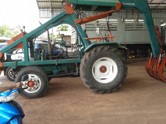 ขายรถคีบอ้อย ติดรถไถฟอร์ด 5500 เป็นคีบกลับหลัง ไม่มีเอกสารครับ