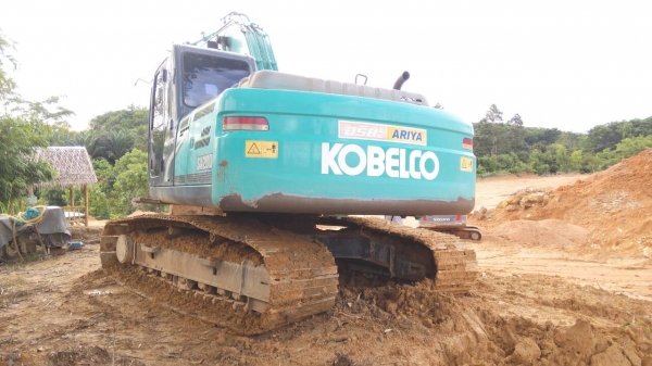 รถแบคโฮ  KOBELCO  YN - 12 ( รถทำงาน 1x,8xx ชม. )    สนใจติดต่อ  081 - 6079515