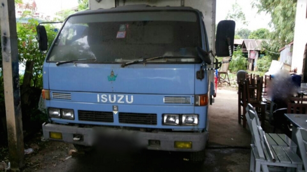 รถอีซูซุ 6 ล้อดั๊ม NPR 115  แรงม้า.  ( ขาย หัว , คัชซ๊. )    สนใจติดต่อ  081 - 6079515