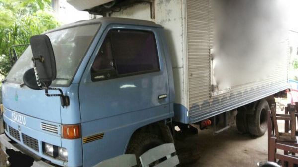 รถอีซูซุ 6 ล้อดั๊ม NPR 115  แรงม้า.  ( ขาย หัว , คัชซ๊. )    สนใจติดต่อ  081 - 6079515