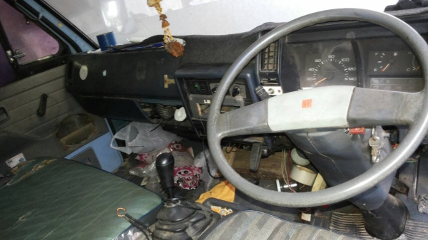 รถอีซูซุ 6 ล้อดั๊ม NPR 115  แรงม้า.  ( ขาย หัว , คัชซ๊. )    สนใจติดต่อ  081 - 6079515