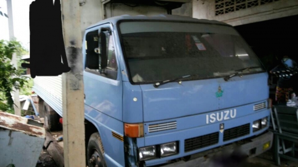 รถอีซูซุ 6 ล้อดั๊ม NPR 115  แรงม้า.  ( ขาย หัว , คัชซ๊. )    สนใจติดต่อ  081 - 6079515