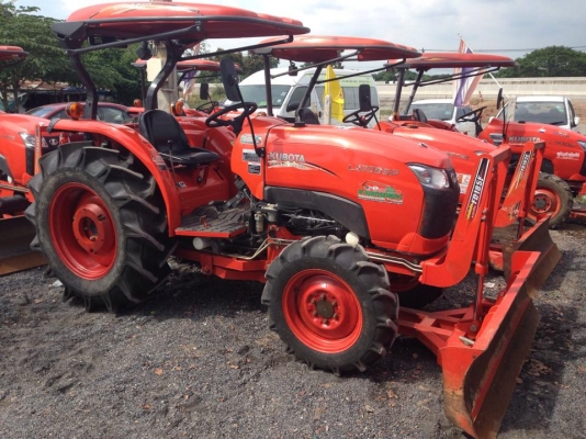 แต่น แต๊นนนนน ดาวน์ 45,000 เท่านั้น มาแล้วจ้าสำหรับรุ่น L4708SP+FD185 max สภาพรถเรียกได้ว่า 99\% เลยทีเดียว (ไม่ซื้อ ถืือว่า พลาด!!!) ดาวน์ 45,000 เท่านั้น (ตัวรถกับใบมีด)