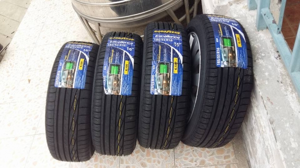 ขายล้อแม็กป้ายแดง Suzuki swift 16" พร้อมยางใหม่ปี15 สนใจติดต่อเล็กคลองสามครับ 081-3747940