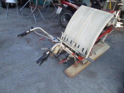 รถปลูกข้าวดำนาแบบเดินตาม  KUBOTA  NS200  รหัสสินค้า : 14001765 Line ID: nihonmono หรือเพิ่มเติมไดที่ www.nihonmono.com