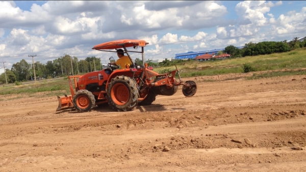 รถไถ KUBOTA L3608 ราคา295,000 บาท มีภาพวีดีโอ อายุการใช้งาน 1,351 พร้อมอุปกรณ์ 3 รายการ ผานดันหน้า โ