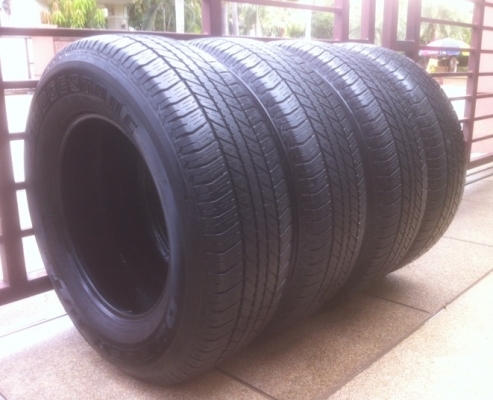 ยาง Bridstone 265 65 17 สิ้นปี12 ราคาไม่แพง