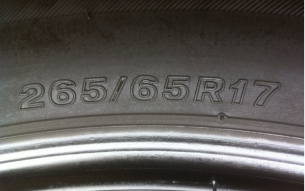ยาง Bridstone 265 65 17 สิ้นปี12 ราคาไม่แพง