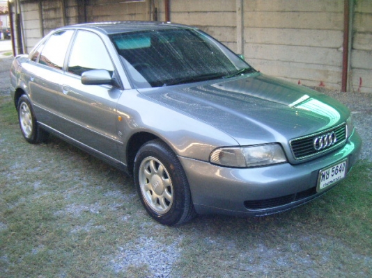 audi a4 1.8 auto สีเทา
