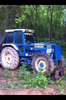 รถไถสองเพลา. มีแอร์.  เครื่อง 115แรง น๊อตล้อหน้า10ตัว สภาพดีพร้อมใช้