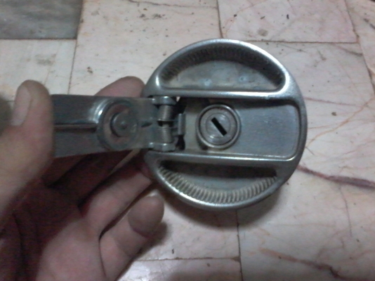 ไฟท้ายมาสด้า1000และฝาน้ำมันKE