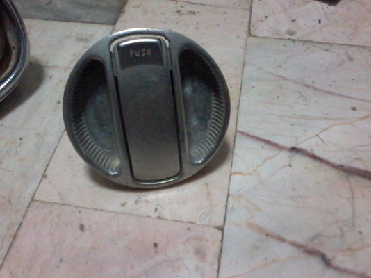 ไฟท้ายมาสด้า1000และฝาน้ำมันKE