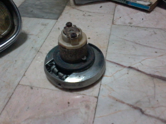 ไฟท้ายมาสด้า1000และฝาน้ำมันKE