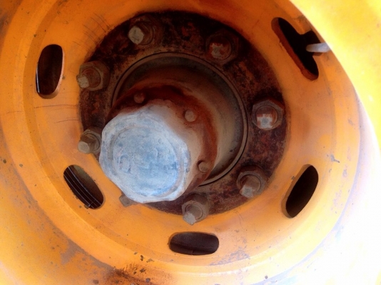 **380,000 บ.ต่อรอง/// หางโรเบท2เพลา **ขาย หางโรเบท2เพลา อู่พนัส ยาว11.50ม. ช่วงล่างแน่น คัสซีสวย เหล็กบีมใหญ่ หนา แข็งแรง พื้นดี ไม่ผุ แข็งแรงดีครับ ยาง8เส้น สภาพโดยรวม60\% ระบบไฟครบ ขนย้าย แบคโฮ ขนาด200 สบายๆครับ รถใช้งานปกติ ใช้งานดี แน่น คล่องตัว ทรงดี