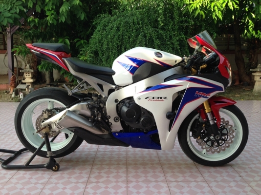ขายCBR1000ปี2008.HRCสรรพสารมิตรแท้ รถสวยเครื่องดีมากครับ