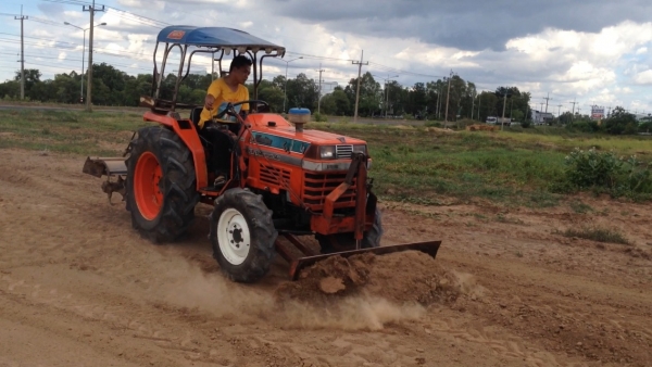 ขายรถไถ Kubota L1-24 (4WD) มีภาพวีดีโอ ราคา 98,000 บาท พร้อมอุปกรณ์ 3 รายการ มีดันหน้า มีผานหลัง โรต ขายรถไถ Kubota L1-24 (4WD) มีภาพวีดีโอ ราคา 98,000 บาท พร้อมอุปกรณ์ 3 รายการ มีดันหน้า มีผานหลัง โรต