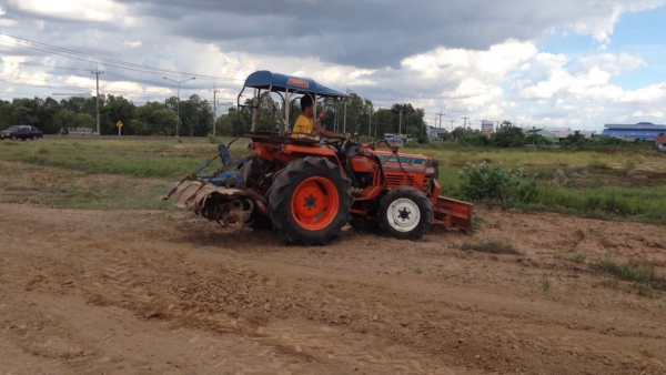 ขายรถไถ Kubota L1-24 (4WD) มีภาพวีดีโอ ราคา 98,000 บาท พร้อมอุปกรณ์ 3 รายการ มีดันหน้า มีผานหลัง โรต ขายรถไถ Kubota L1-24 (4WD) มีภาพวีดีโอ ราคา 98,000 บาท พร้อมอุปกรณ์ 3 รายการ มีดันหน้า มีผานหลัง โรต