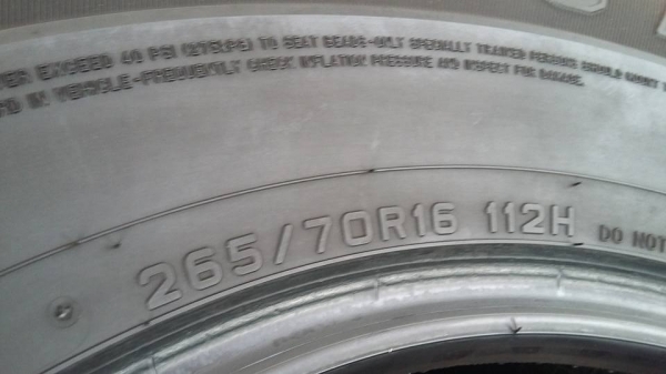 ขายยาง dunlop 265/70/16 ปี 14 จำนวน 1 ชุด