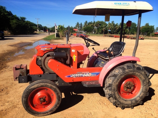 ขาย แทรกเตอร์ KUBOTA  KRT140 สภาพสวยๆคับ สำหรับเข้าร่องอ้อย
