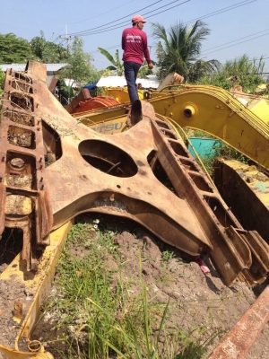 เฟรมล่างใส่ Komatsu PC200-5 ตรงรุ่น