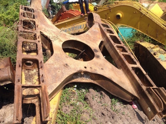เฟรมล่างใส่ Komatsu PC200-5 ตรงรุ่น