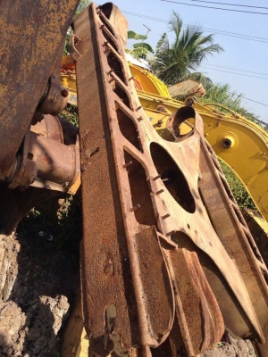 เฟรมล่างใส่ Komatsu PC200-5 ตรงรุ่น