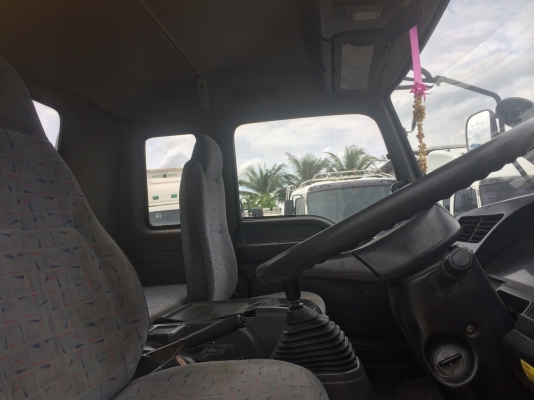 รถหัวลาก ISUZU 320 แรงม้า รุ่น GXZ23KZH2B ปี 48 มีให้เลือก 3 คัน ( คันที่ 1)  สภาพสวย พร้อมใช้งาน ทดลองขับได้ สนใจติดต่อเอ็ม ที เจริญยนต์  โทร .081-4948363,081-7361541 ไอดีไลน์ 0814948363      ผู้ขายแจ้งม.79 พร้อมแจ้งย้ายให้ลูกค้า