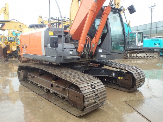 ขายด่วน รถขุด HITACHI ZX 200-3 นำเข้าจากญี่ปุ่น  สภาพสวย เครื่องปั๊มดี  ไฟฟ้าครบ  ใช้งานนน้อย  รถสวย พร้อมใช้งาน  โทร 089-7462641  สุวรรณี