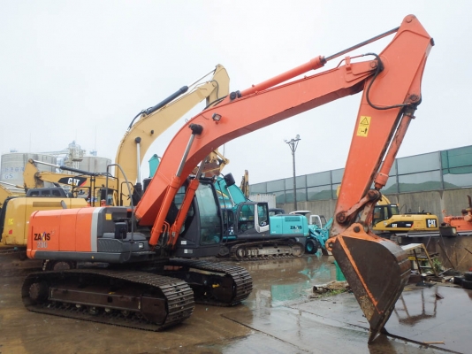 ขายด่วน รถขุด HITACHI ZX 200-3 นำเข้าจากญี่ปุ่น  สภาพสวย เครื่องปั๊มดี  ไฟฟ้าครบ  ใช้งานนน้อย  รถสวย พร้อมใช้งาน  โทร 089-7462641  สุวรรณี