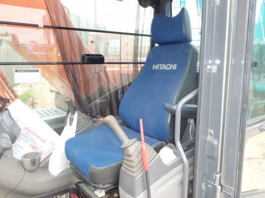 ขายด่วน รถขุด HITACHI ZX 200-3 นำเข้าจากญี่ปุ่น  สภาพสวย เครื่องปั๊มดี  ไฟฟ้าครบ  ใช้งานนน้อย  รถสวย พร้อมใช้งาน  โทร 089-7462641  สุวรรณี