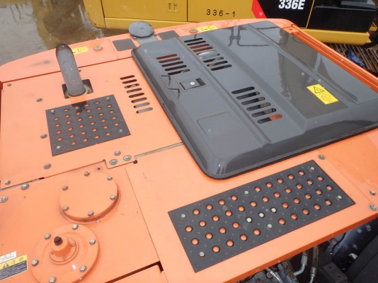 ขายด่วน รถขุด HITACHI ZX 200-3 นำเข้าจากญี่ปุ่น  สภาพสวย เครื่องปั๊มดี  ไฟฟ้าครบ  ใช้งานนน้อย  รถสวย พร้อมใช้งาน  โทร 089-7462641  สุวรรณี