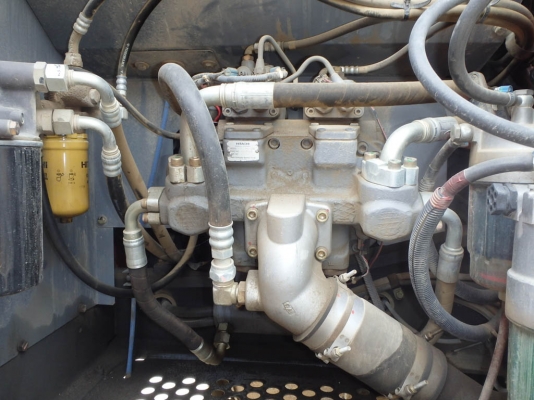 ขายด่วน รถขุด HITACHI ZX 200-3 นำเข้าจากญี่ปุ่น  สภาพสวย เครื่องปั๊มดี  ไฟฟ้าครบ  ใช้งานนน้อย  รถสวย พร้อมใช้งาน  โทร 089-7462641  สุวรรณี