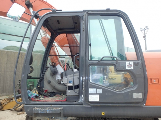 ขายด่วน รถขุด HITACHI ZX 200-3 นำเข้าจากญี่ปุ่น  สภาพสวย เครื่องปั๊มดี  ไฟฟ้าครบ  ใช้งานนน้อย  รถสวย พร้อมใช้งาน  โทร 089-7462641  สุวรรณี