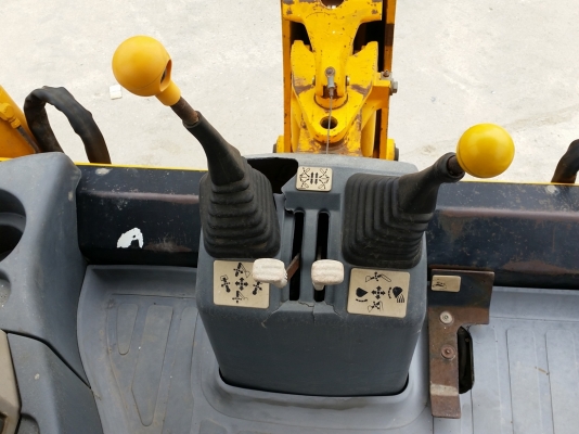 ขาย รถตักหน้าขุดหลัง JCB 215S สภาพสวย นำเข้าจากประเทศสหรัฐอเมริกา 2 เพลา 4x4 92 แรงม้า ไม่เคยผ่านการใช้งานในไทย ขาย รถตักหน้าขุดหลัง JCB 215S สภาพสวย นำเข้าจากประเทศสหรัฐอเมริกา 2 เพลา 4x4 92 แรงม้า ไม่เคยผ่านการใช้งานในไทย