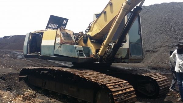 ขายด่วน KOMATSU PC200-5ตัวเดินจีบ ขายตามสภาพ เอกสารเล่มทะเบียน