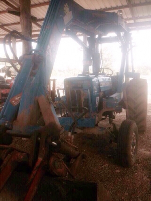 รถคีบอ้อย FORD 77 เพลาเดียว + เครื่องคีบอ้อย คานเดี่ยวของแสงกลึง สภาพดีมากครับพร้อมใช้งานไดัเลย เครื่องยนต์แรงดีแน่นดี ระบบไฮดรอลิกส์ไม่แตกเยิ้มแห้งดี ระบบเกียร์เดินหน้าถอยหลังใช้งานได้ดีปกติ หางยกได้ดีทำงานปกติครับ ช่วงล่างแน่น ตัวถ่วงหลังติดตั้งให้ครบพร