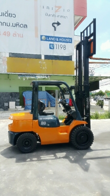 TOYOTA 7FD30 ขนาด3ตัน เสาสูง3เมตร เกียร์ออร์โต้ เครื่องยนต์ดีเซล2Z ยางตันใหม่4เส้น รับประกันเครื่องเกียร์3เดือน ราคาต่อรองได้0816161541